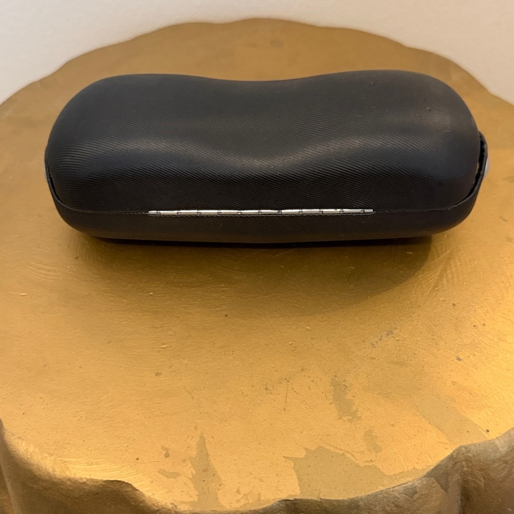Chanel sunglass case - Picture 3 of 3